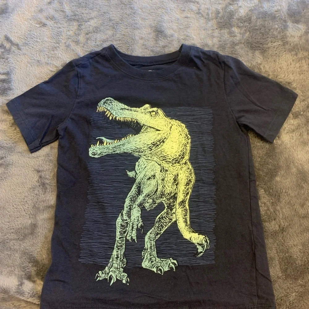 OshKosh B'gosh Navy Blue and Green Short Sleeve Tee with Dinosaur Design Size 6
